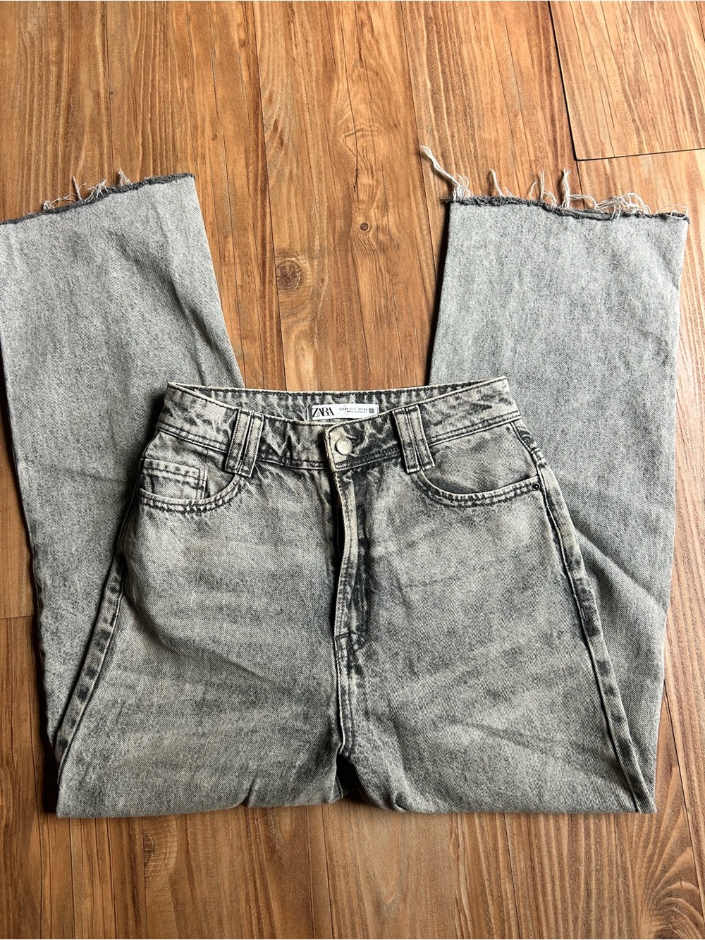 ZARA Women’s Faded Light Gray Straight Jeans